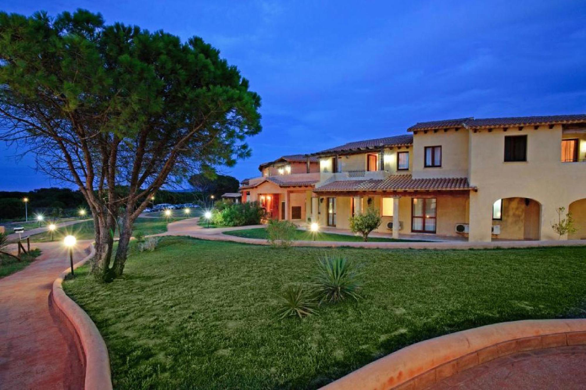 Residence Pierre & Vacances Vignola Mare Exterior foto