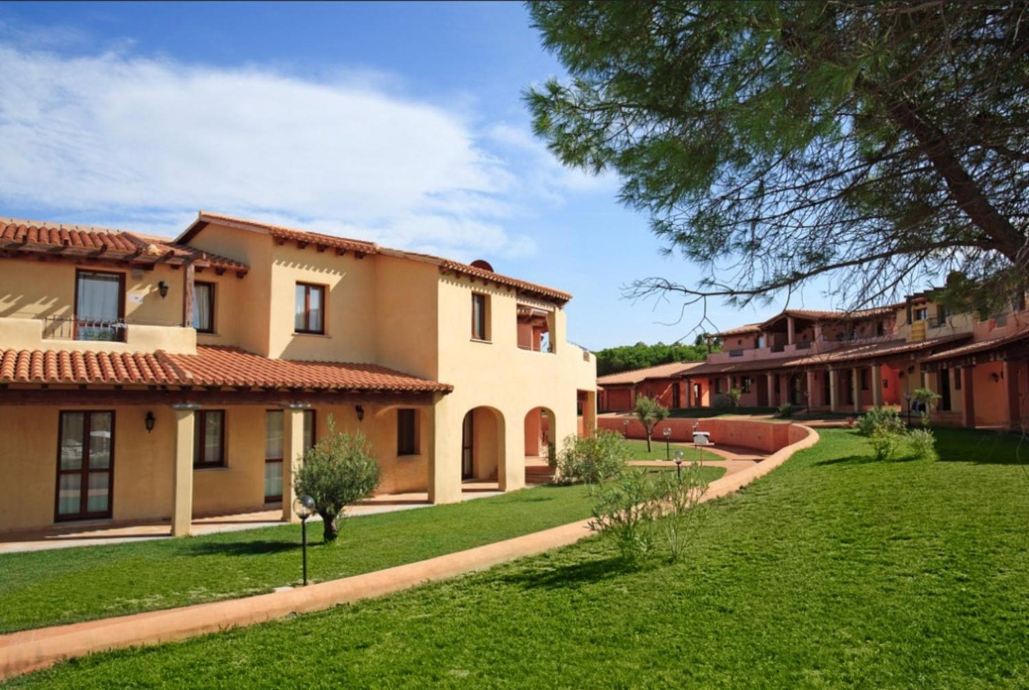 Residence Pierre & Vacances Vignola Mare Exterior foto